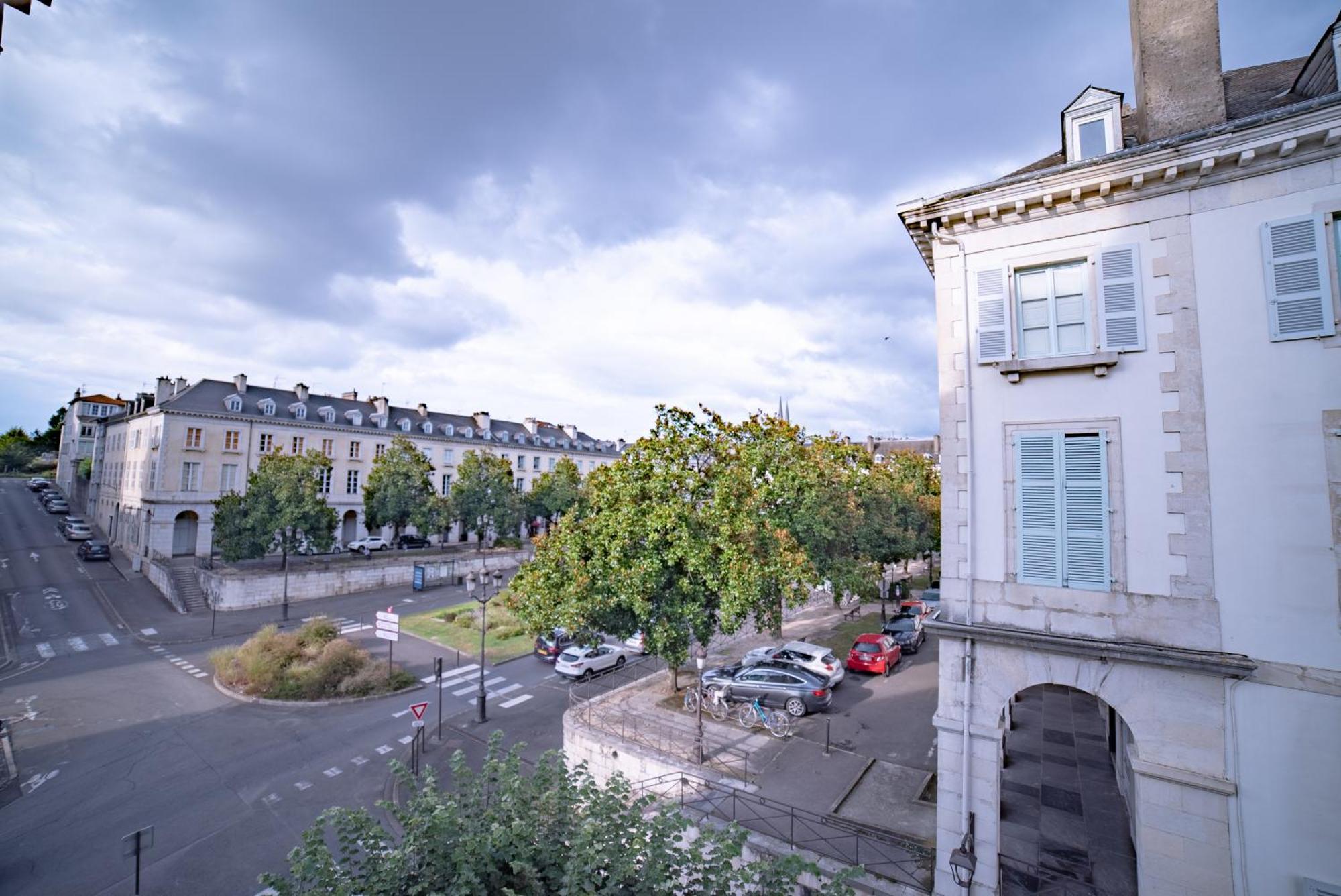 La Vue Royale - Face Au Chateau - Wifi - 4 Personnes 波城 外观 照片